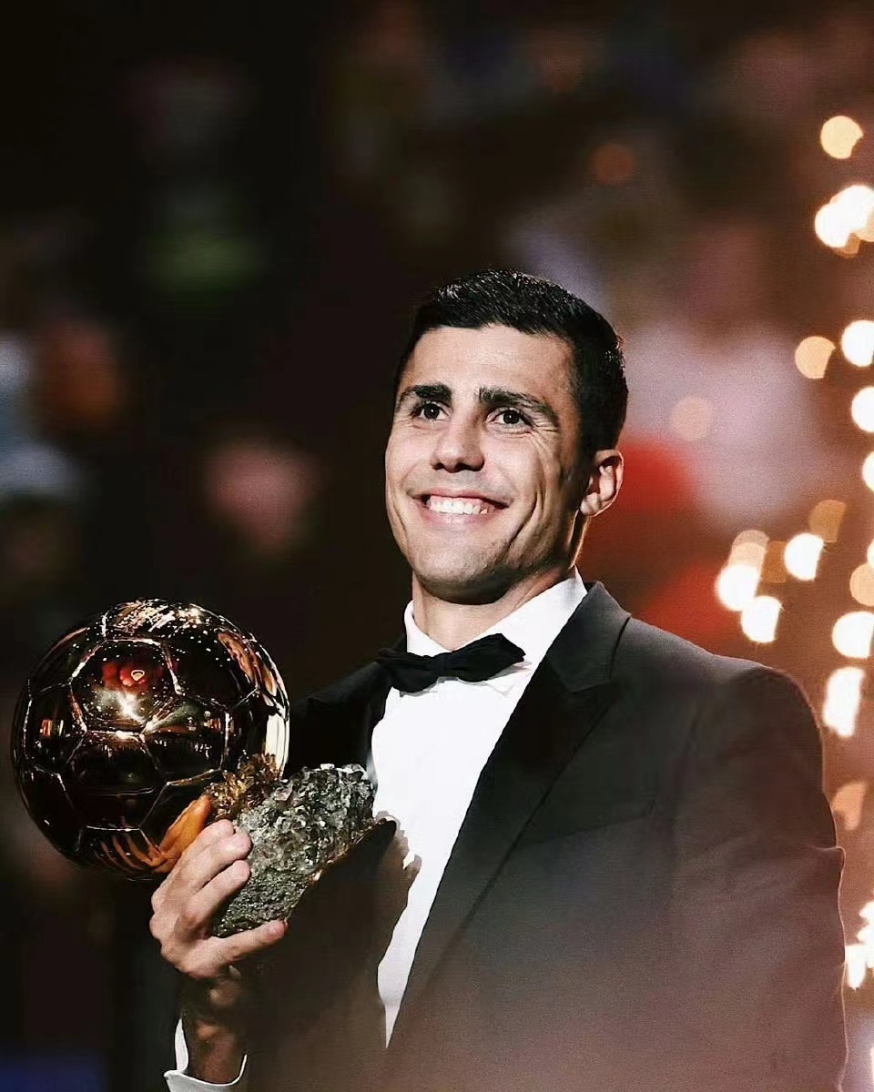 Prvním vítězem Zlatého míče po 90. letech je španělský reprezentant Rodri